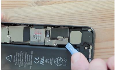 replace iphone battery - step 5