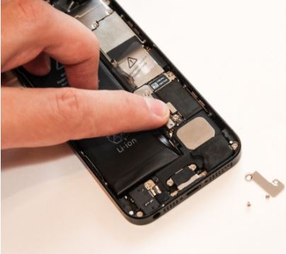replace iphone battery - step 7