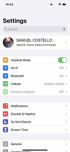 turn airplane mode on in iphone