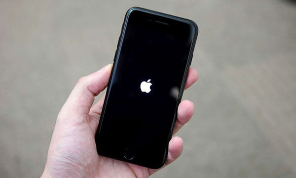 iphone stuck on apple logo